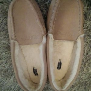 Like new ladies tan Nautica house shoes